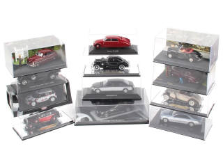 Lot 251 - DIVERS (12)