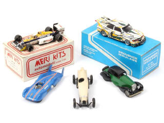 Lot 226 - DIVERS (5)