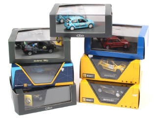 Lot 323 - DIVERS (7)