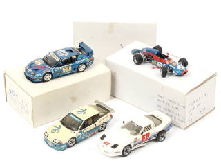 Lot 219 - DIVERS (4)