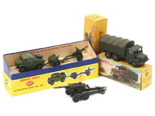 Lot 394 - DINKY TOYS (FRANCE) (3)