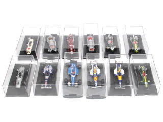 Lot 205 - DIVERS (12)