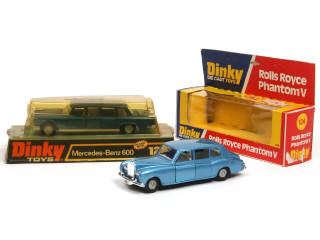 Lot 306 - DINKY TOYS (GB) (2)