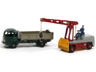 Lot 424 - DINKY TOYS (FRANCE) (2)