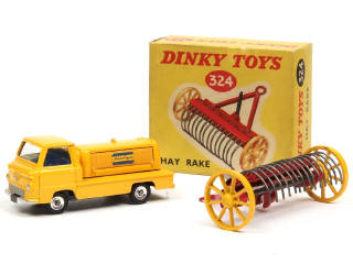 Lot 298 - DINKY TOYS (GB) (2)