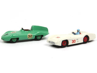 Lot 325 - DINKY TOYS (GB) (2)