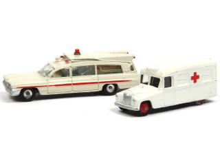 Lot 326 - DINKY TOYS (GB) (2)