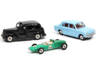 Lot 327 - DINKY TOYS (GB) (3)