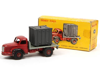Lot 402 - DINKY TOYS (FRANCE) (1)