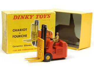 Lot 397 - DINKY TOYS (FRANCE) (1)