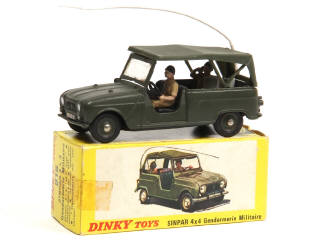 Lot 427 - DINKY TOYS (FRANCE) (1)