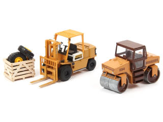 Lot 446 - DIVERS (2)