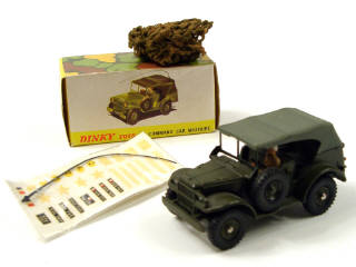 Lot 909 - DINKY TOYS FRANCE (1)