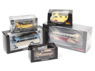 Lot 200 - DIVERS (5)