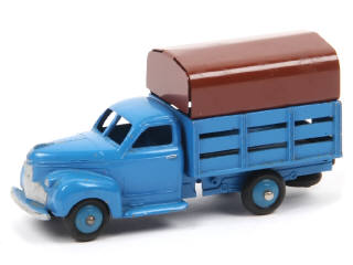 Lot 352 - DINKY TOYS (FRANCE) (1)