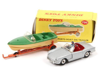 Lot 259 - DINKY TOYS (GB) (2)