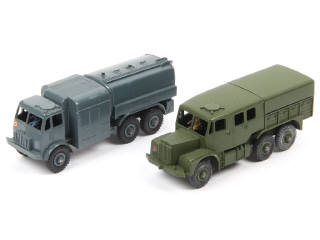 Lot 232 - DINKY TOYS (GB) (2)