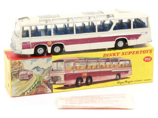 Lot 300 - DINKY TOYS (GB) (1)