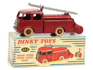 Lot 445 - DINKY TOYS (FRANCE) (1)