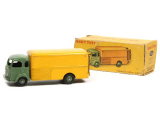 Lot 458 - DINKY TOYS (FRANCE) (1)