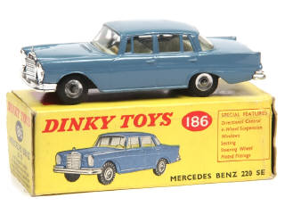 Lot 269 - DINKY TOYS (GB) (1)