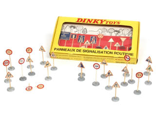 Lot 389 - DINKY TOYS (FRANCE) (1)