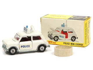 Lot 283 - DINKY TOYS (GB) (1)