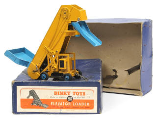 Lot 305 - DINKY TOYS (GB) (1)