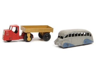 Lot 336 - DINKY TOYS (GB) (2)