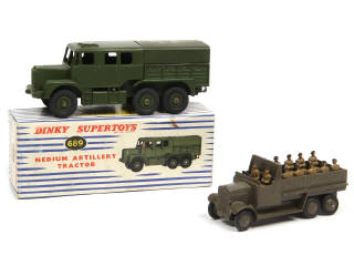 Lot 383 - DINKY TOYS (GB) (2)