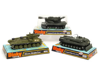 Lot 384 - DINKY TOYS (GB) (3)