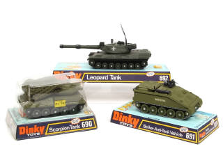 Lot 385 - DINKY TOYS (GB) (3)