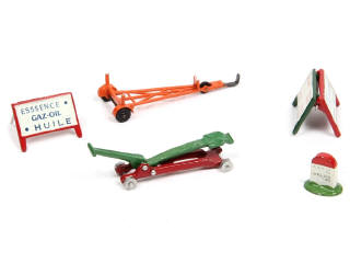 Lot 388 - DIVERS (5)