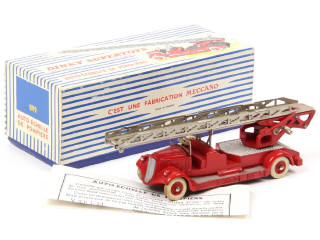 Lot 721 - DINKY TOYS (FRANCE) (1)