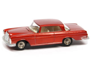 Lot 393 - DINKY TOYS (FRANCE) (1)
