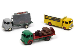 Lot 419 - DIVERS (3)