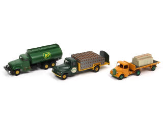 Lot 420 - DIVERS (3)