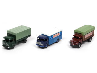 Lot 422 - DIVERS (3)