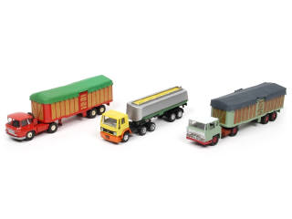 Lot 424 - DIVERS (3)