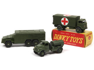 Lot 381 - DINKY TOYS (GB) (3)