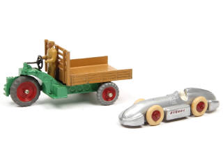 Lot 355 - DINKY TOYS (GB) (2)