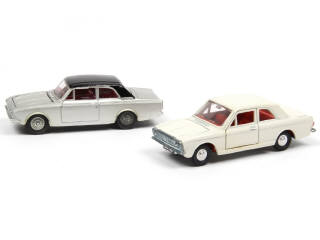 Lot 352 - DINKY TOYS (GB) (2)