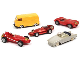 Lot 211 - DIVERS (5)