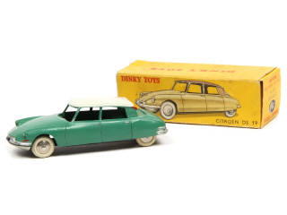 Lot 388 - DINKY TOYS (FRANCE) (1)