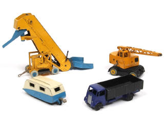Lot 379 - DINKY TOYS (GB) (4)
