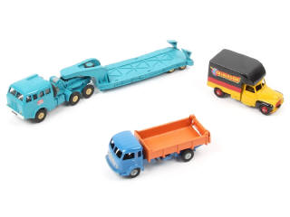 Lot 240 - DIVERS (3)