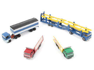 Lot 243 - DIVERS (4)