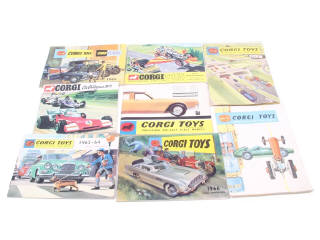 Lot 352 - CORGI TOYS (GB) (8)