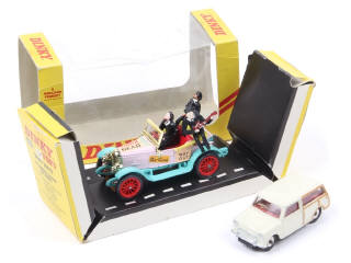 Lot 380 - DINKY TOYS (GB) (2)