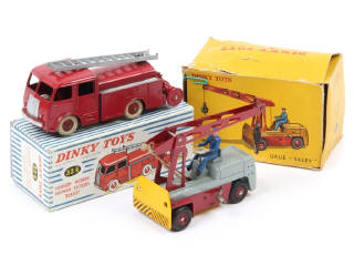 Lot 441 - DINKY TOYS (FRANCE) (2)
